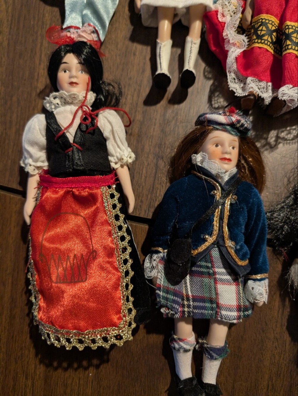 14 Vintage Collectible International Dolls Set -Traditional Costumes 7 Po